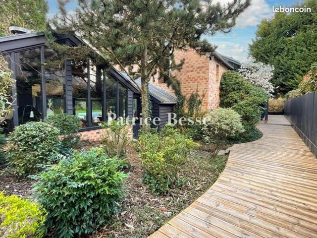 Maison 10 pièces 305 m²
