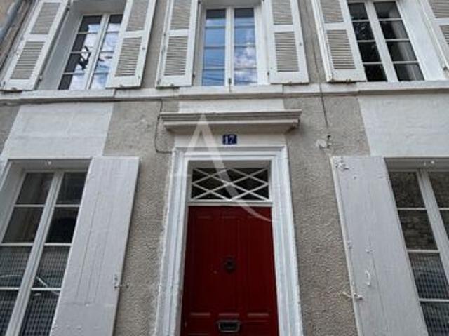 Maison 10 pièces 305 m²