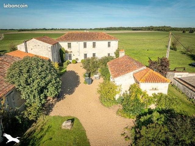 Maison 10 pièces 305 m²