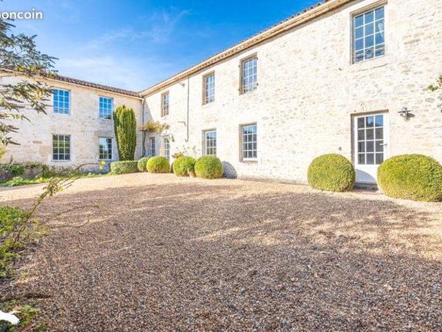 Maison 10 pièces 305 m²