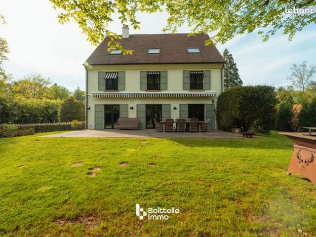 Maison 10 pièces 305 m²