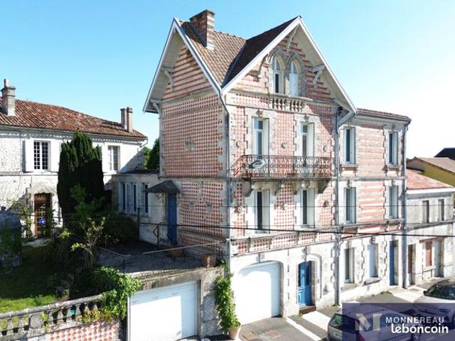 Maison 10 pièces 305 m²