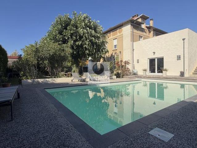 Maison 10 pièces 306 m²