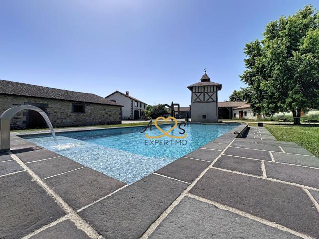 Maison 10 pièces 306 m²