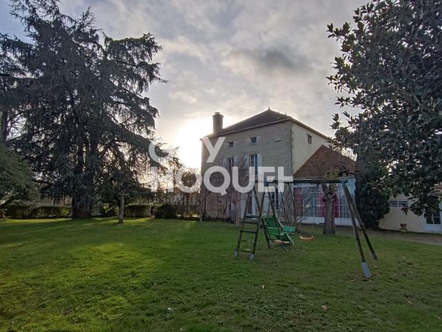 Maison 10 pièces 306 m²