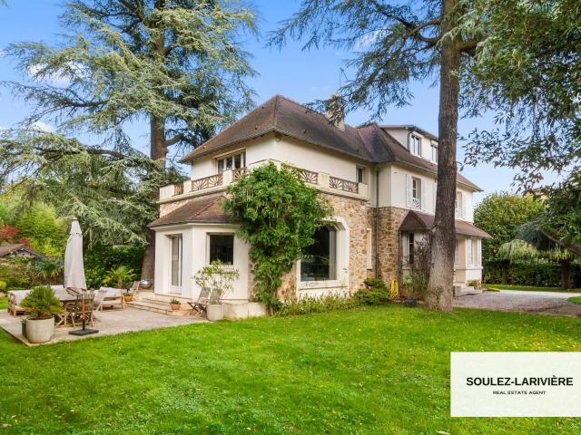Maison 10 pièces 308 m²