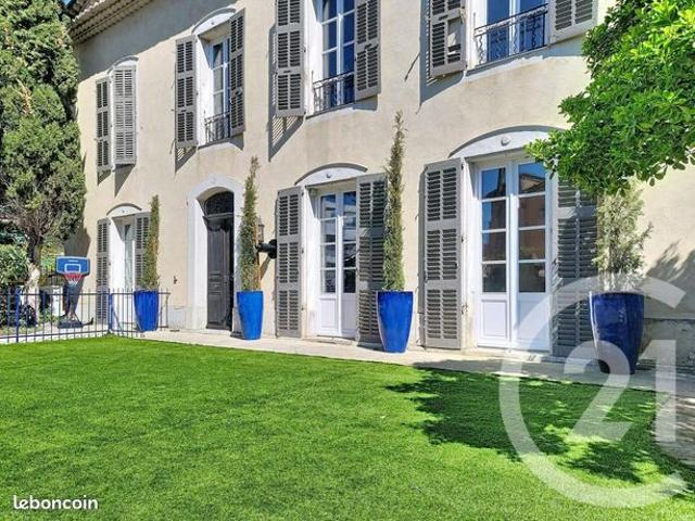 Maison 10 pièces 308 m²
