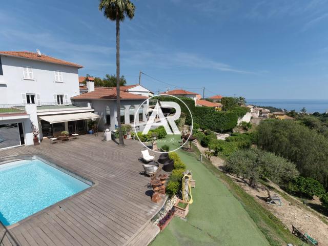 Maison 10 pièces 308 m²