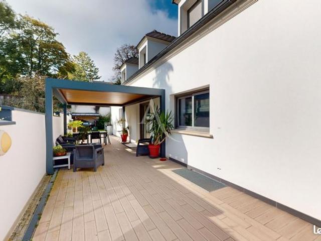 Maison 10 pièces 309 m²