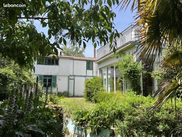 Maison 10 pièces 309 m²