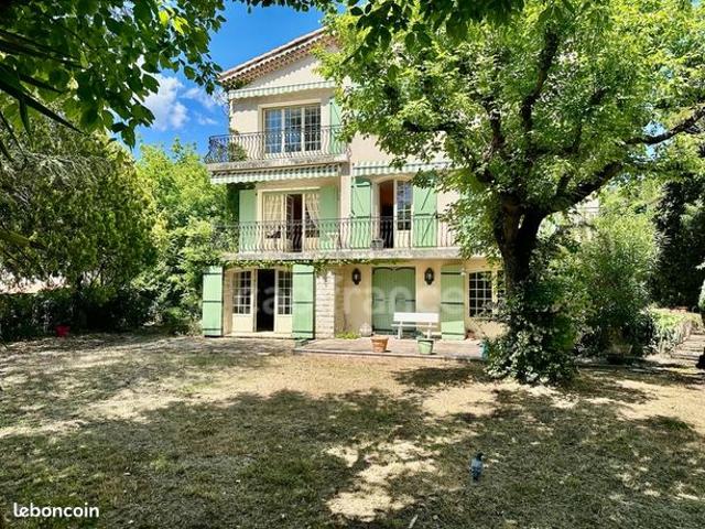 Maison 10 pièces 309 m²