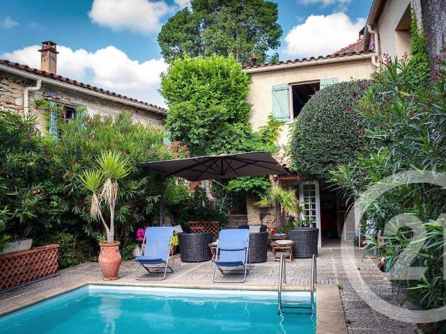 Maison 10 pièces 313 m²