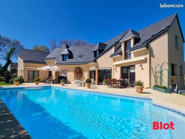 Maison 10 pièces 310 m²