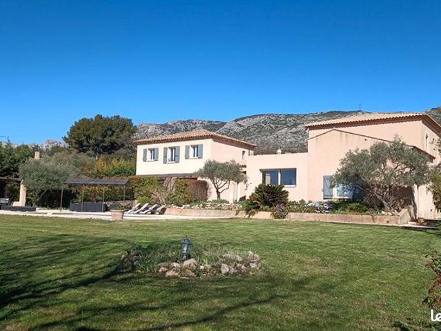 Maison 10 pièces 310 m²