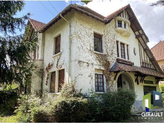 Maison 10 pièces 312 m²