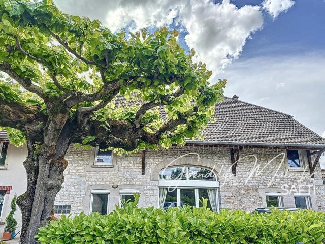 Maison 10 pièces 312 m²