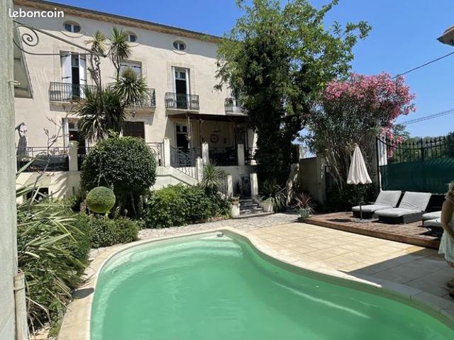 Maison 10 pièces 317 m²