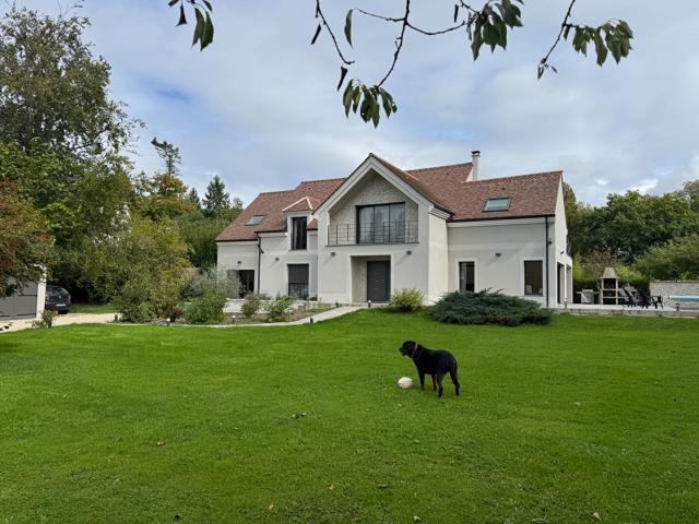 Maison 10 pièces 317 m²