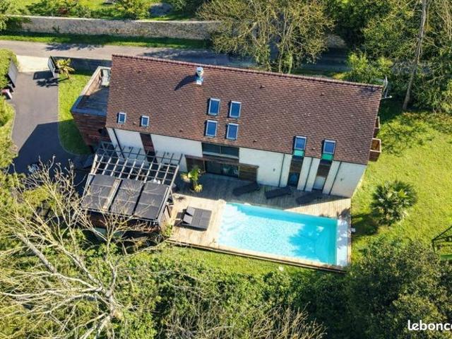 Maison 10 pièces 317 m²