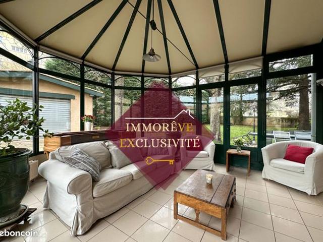 Maison 10 pièces 317 m²