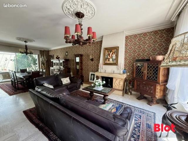 Maison 10 pièces 314 m²