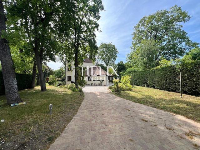 Maison 10 pièces 315 m²