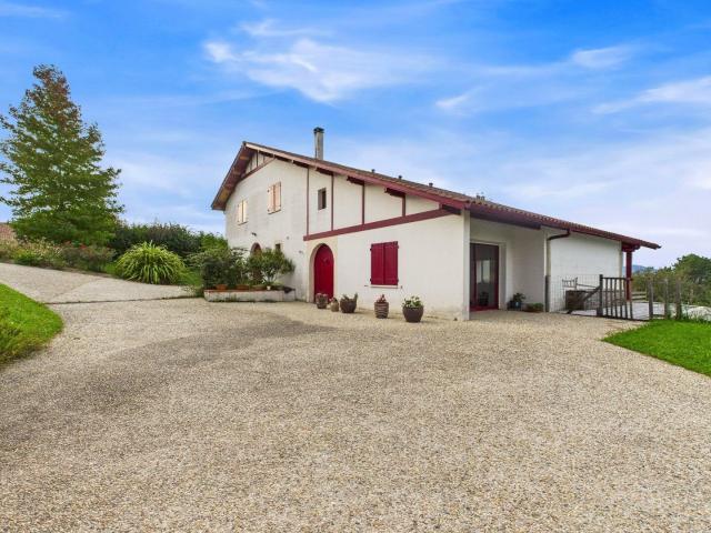 Maison 10 pièces 316 m² sur terrain de 4000 m² 316m² Bardos