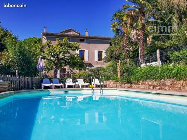 Maison 10 pièces 316 m²