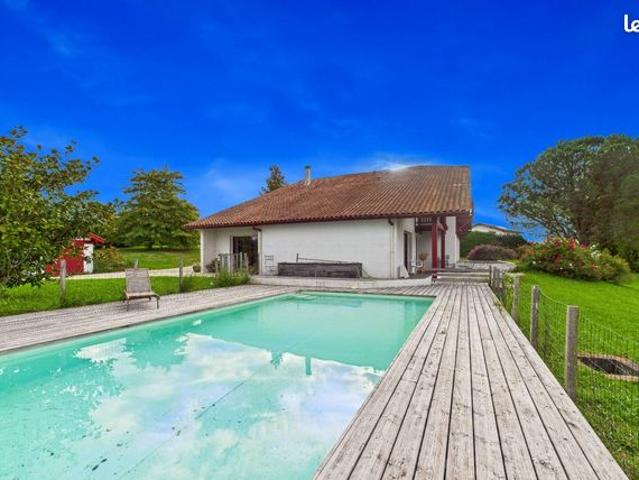Maison 10 pièces 316 m²