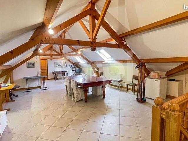 Maison 10 pièces 323 m²