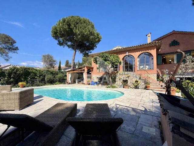 Maison 10 pièces 320 m²
