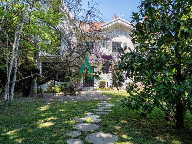 Maison 10 pièces 320 m²