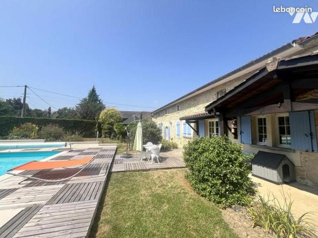 Maison 10 pièces 320 m²