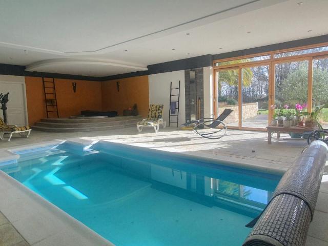 Maison 10 pièces 320 m²
