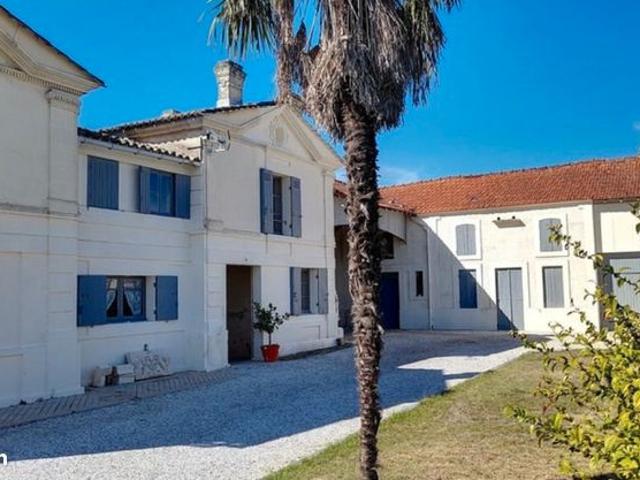 Maison 10 pièces 320 m²