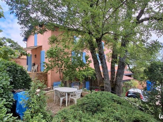 Maison 10 pièces 320 m²