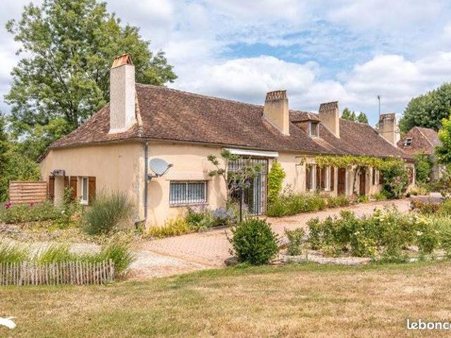 Maison 10 pièces 320 m²