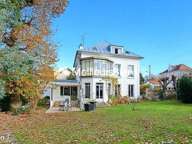 Maison 10 pièces 320 m²