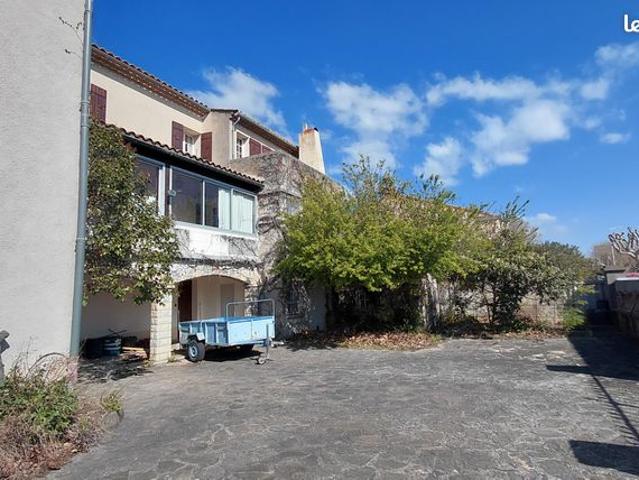 Maison 10 pièces 320 m²