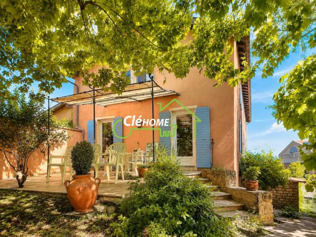 Maison 10 pièces 320 m²