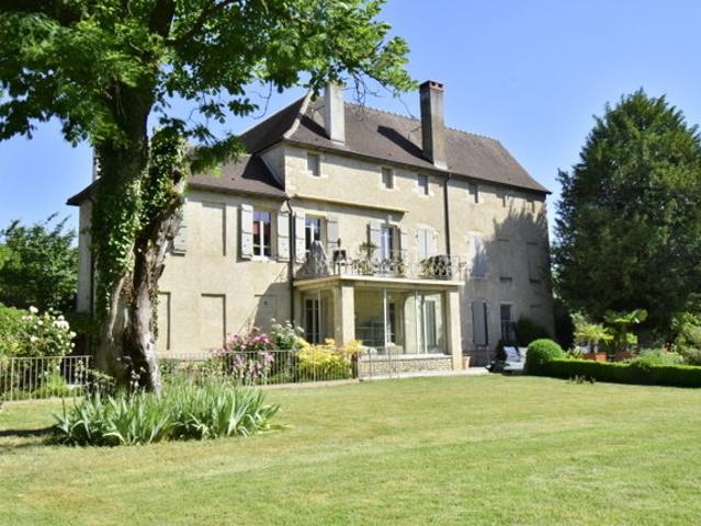 Maison 10 pièces 320 m²