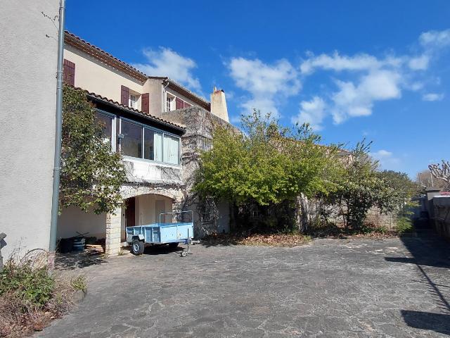 Maison 10 pièces 320 m²