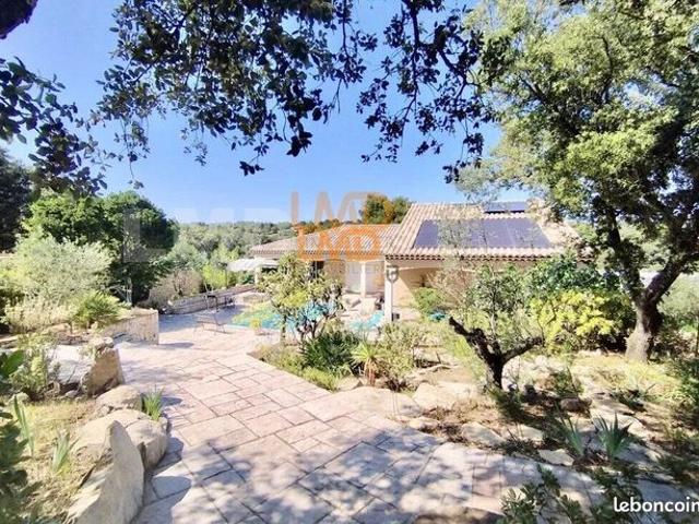 Maison 10 pièces 320 m²