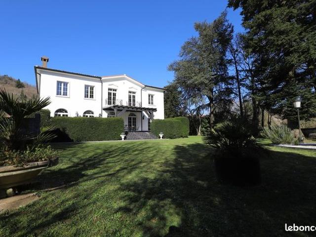 Maison 10 pièces 321 m²