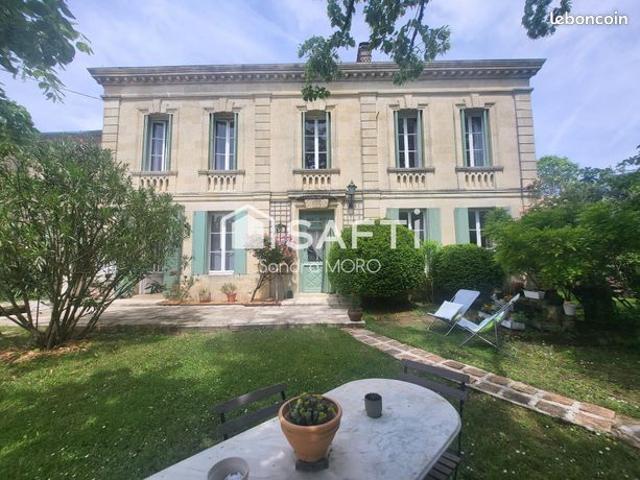Maison 10 pièces 322 m²