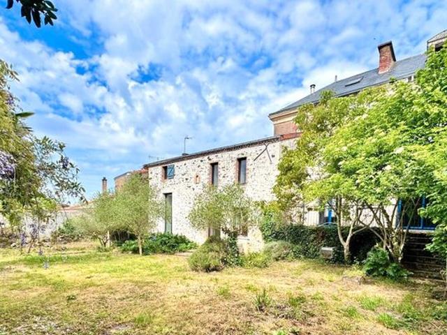 Maison 10 pièces 322 m²