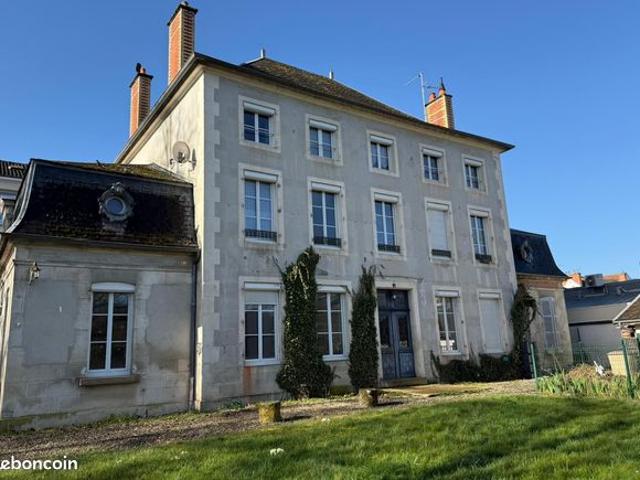 Maison 10 pièces 322 m²