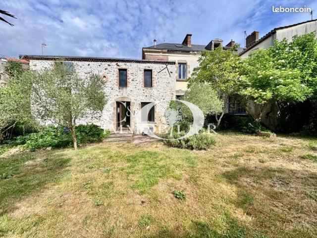 Maison 10 pièces 322 m²
