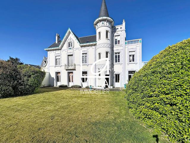 Maison 10 pièces 322 m²