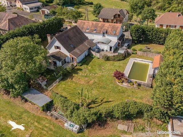Maison 10 pièces 327 m²